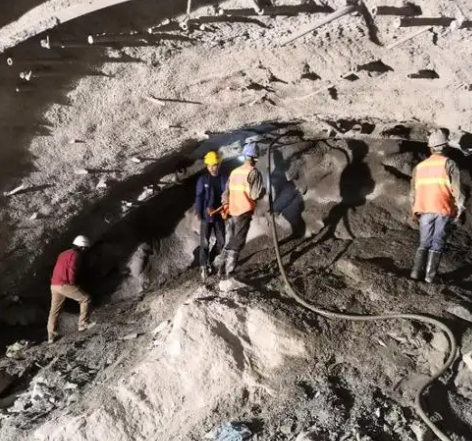 乌尔禾拱顶带模注浆料的施工流程及注意事项